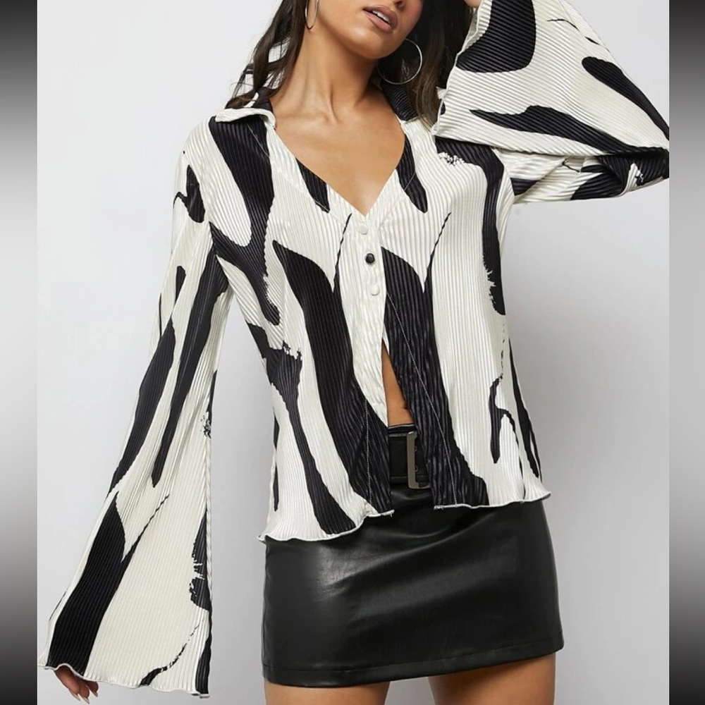 Silky crinkled button front black and white patterned top